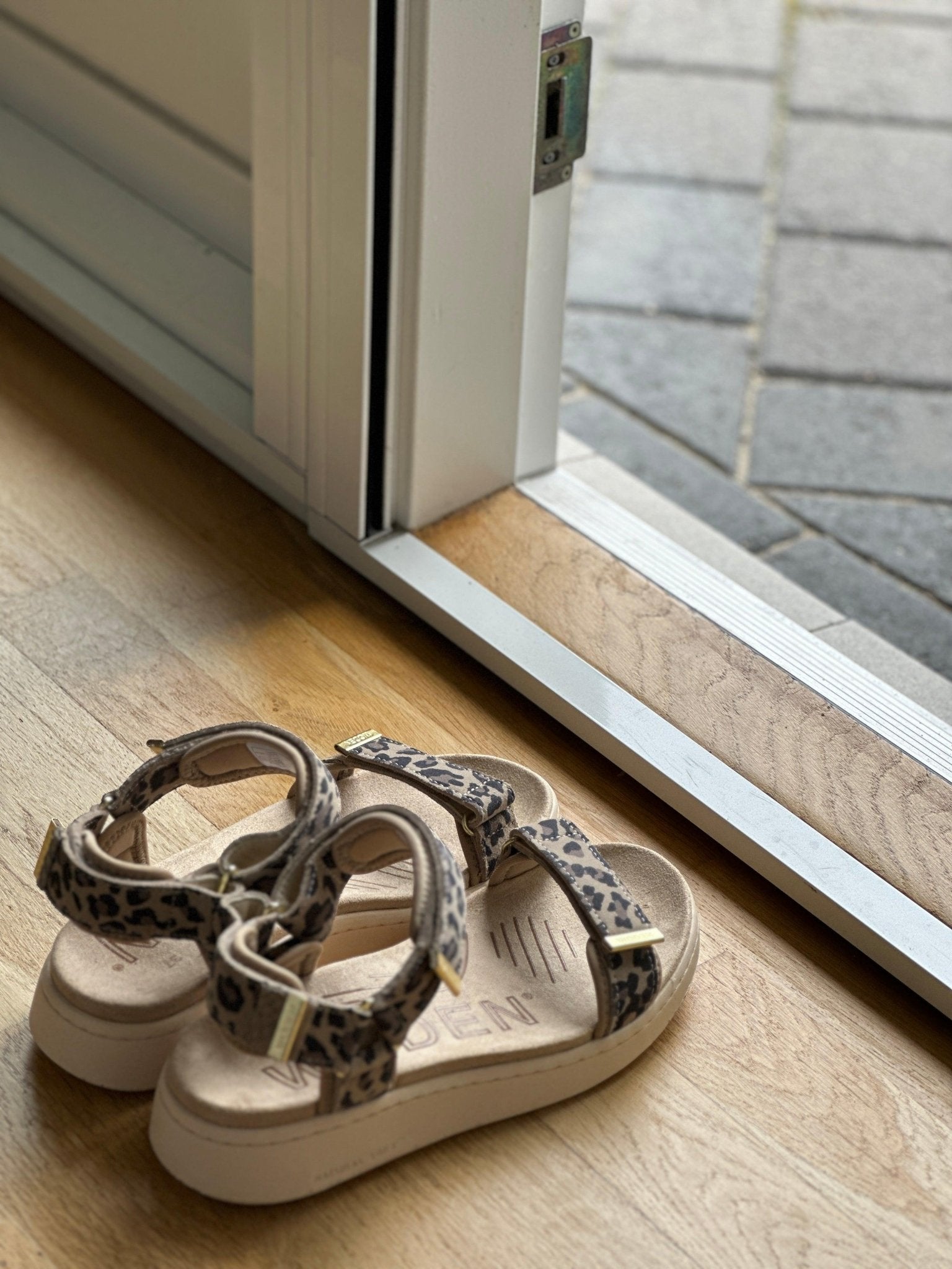 Woden Line leopard sandaler