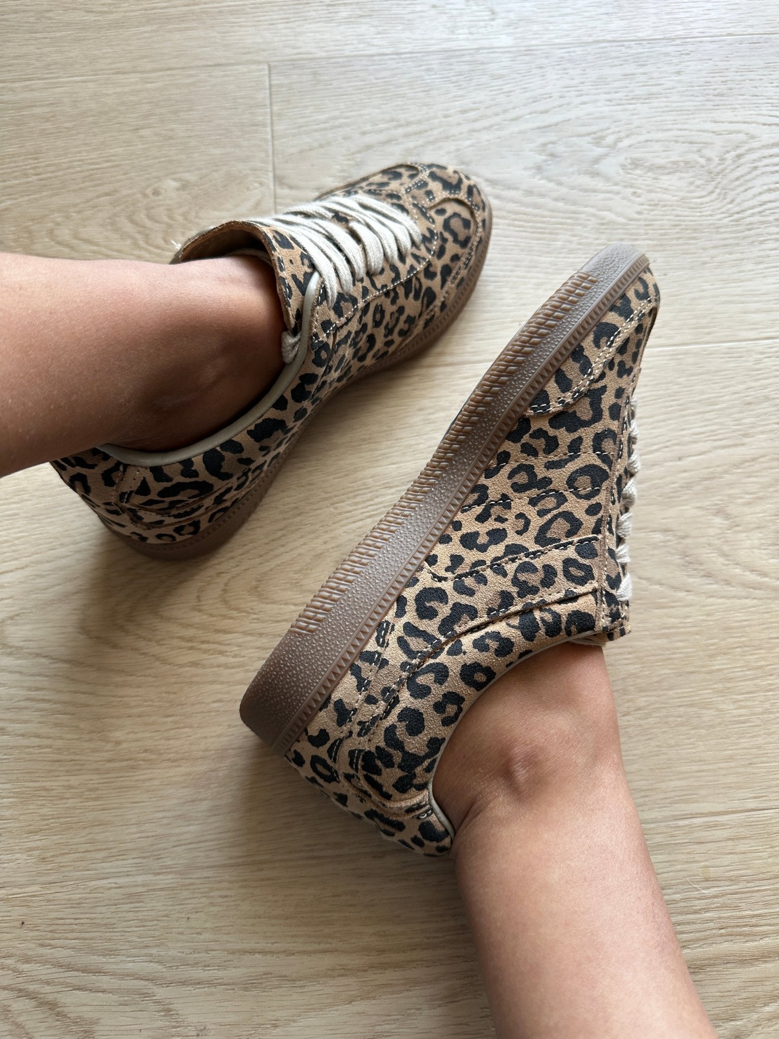Sofie Schnoor sneakers i ruskind med leopardmønster