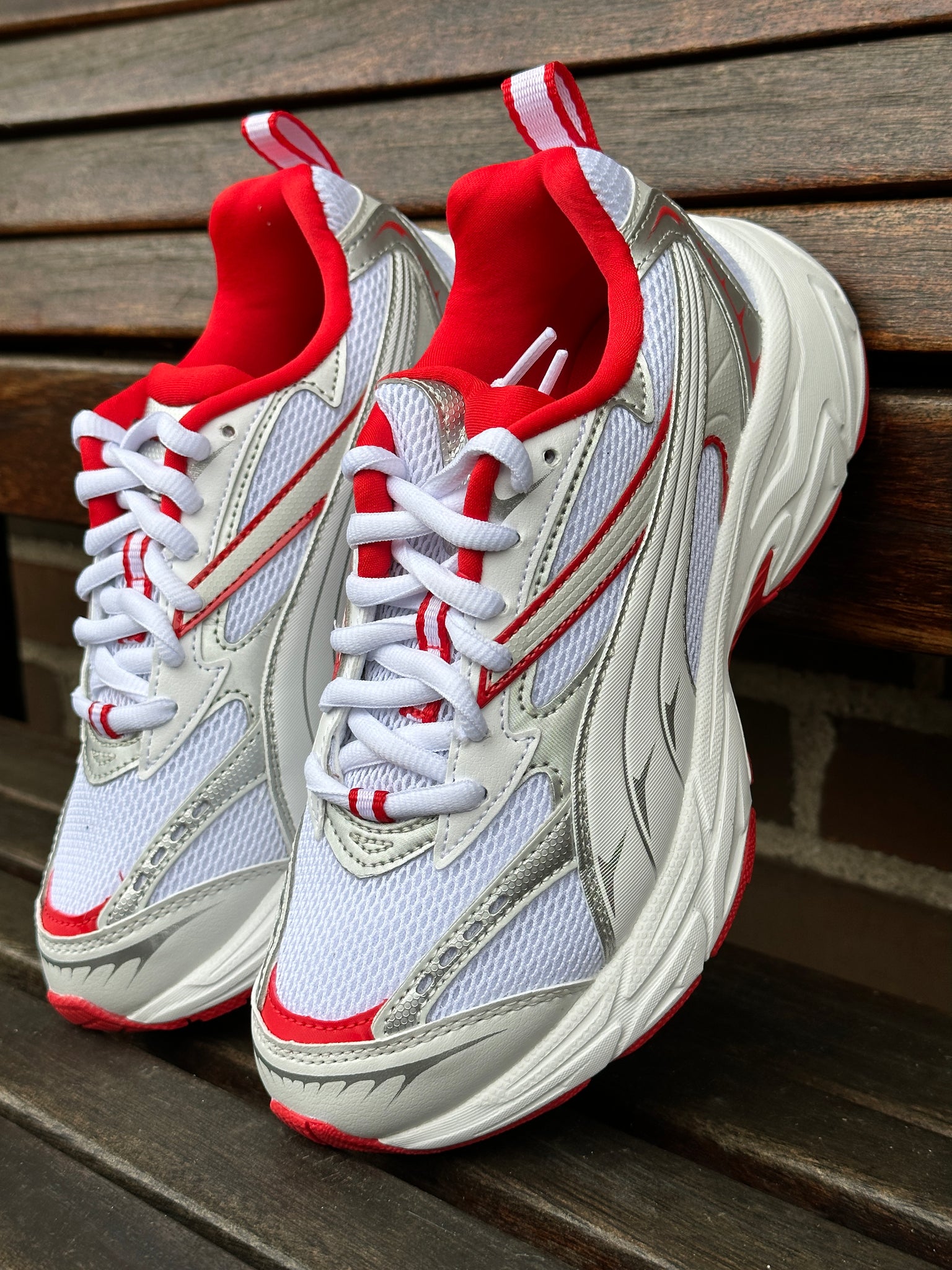 PUMA Morphic white all time red