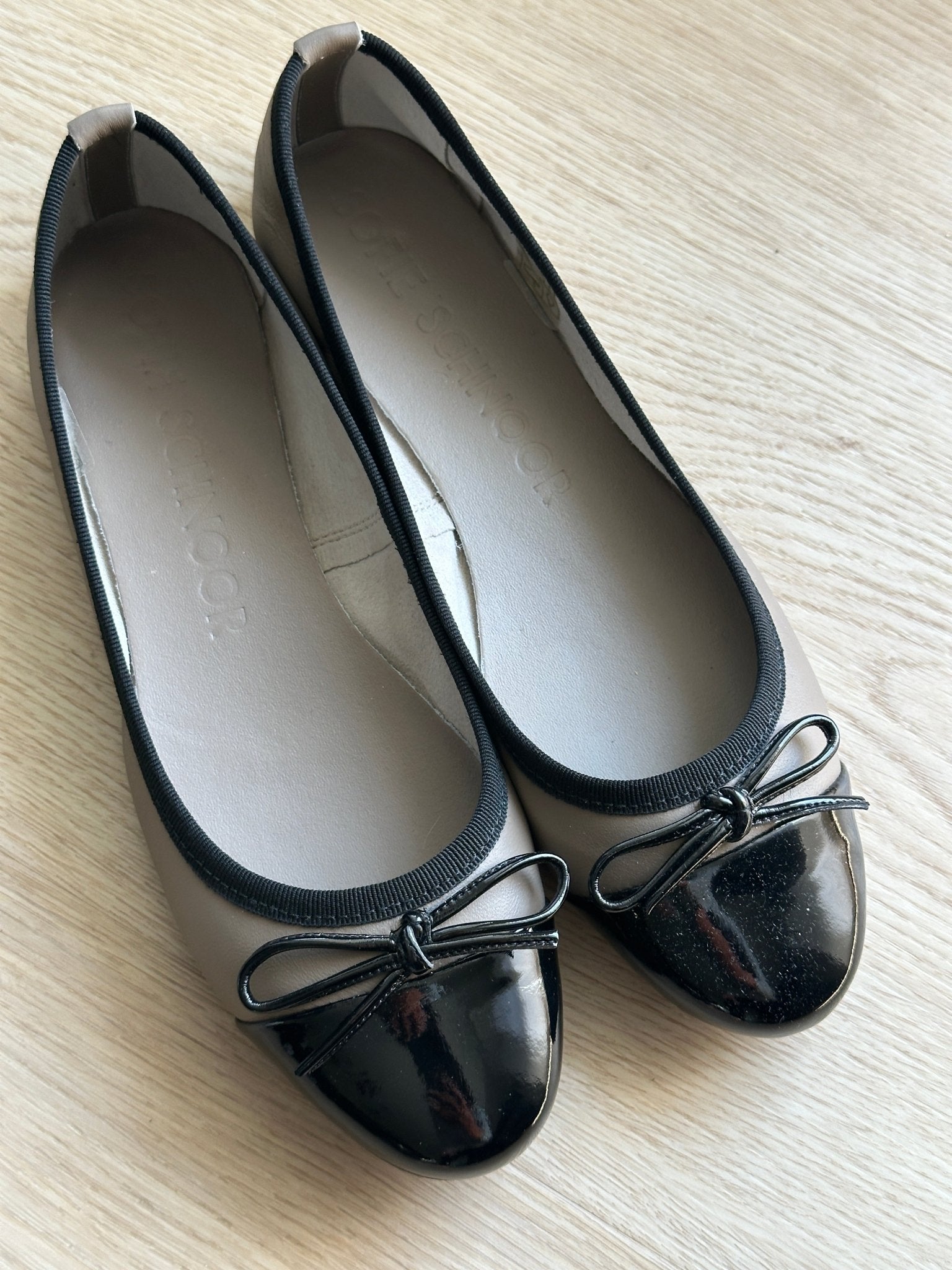 Sofie Schnoor ballerina i læder Dark Sand | Elegant damesko med sløjfe og laksnude | Komfortabel gummisål